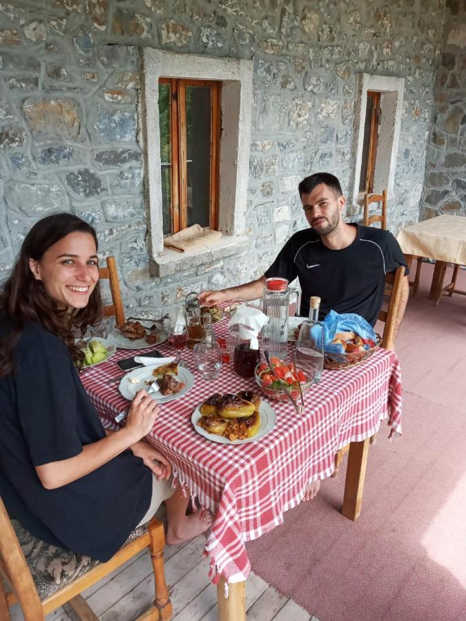 Bujtina Carku Hotel Theth Eksteriør billede
