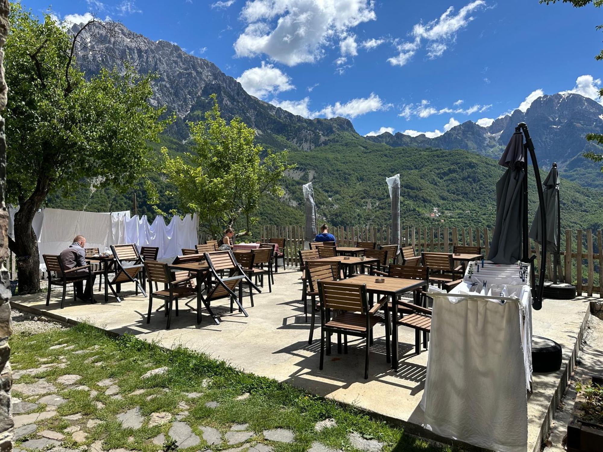 Bujtina Carku Hotel Theth Eksteriør billede