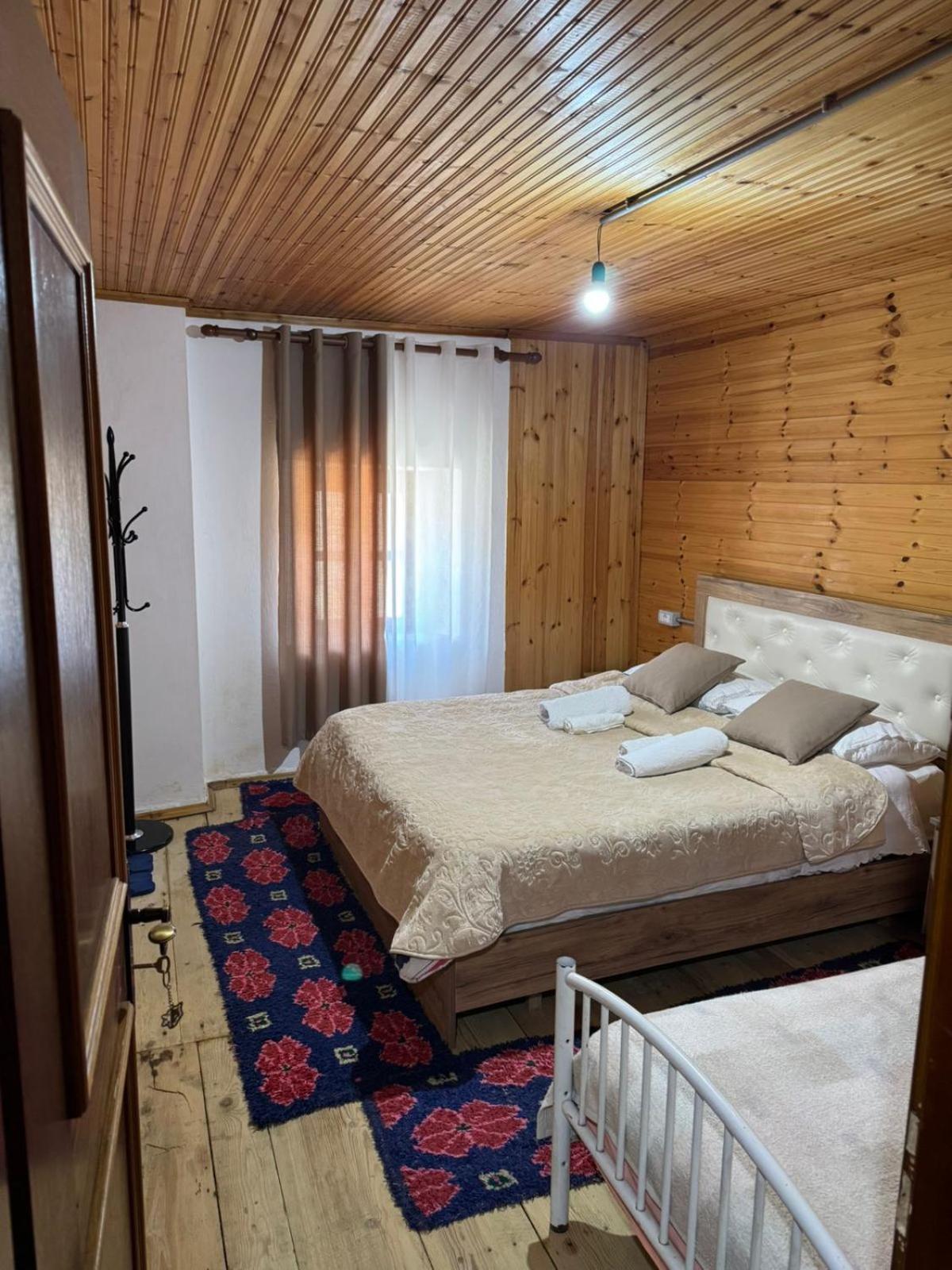 Bujtina Carku Hotel Theth Eksteriør billede
