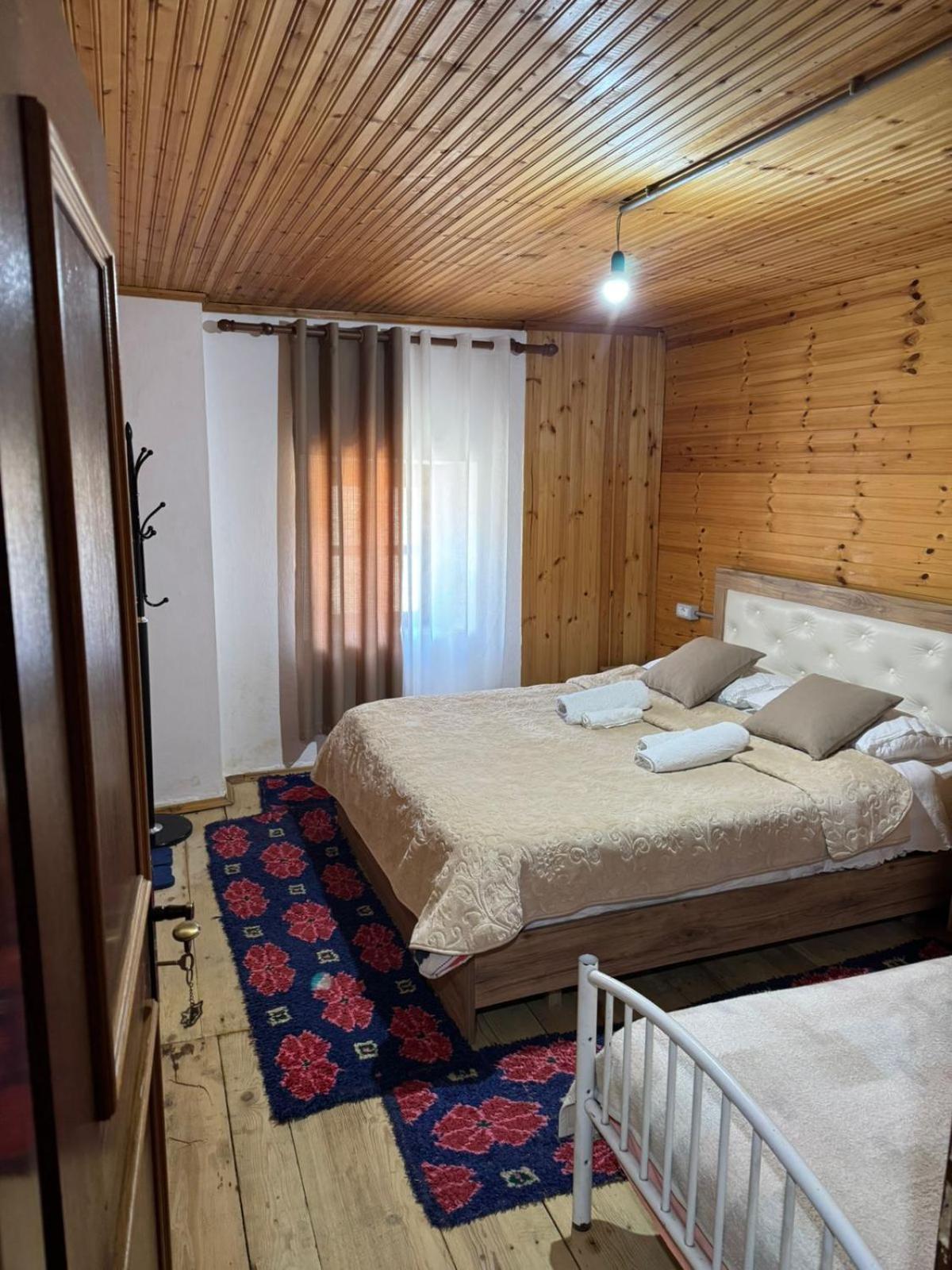 Bujtina Carku Hotel Theth Eksteriør billede